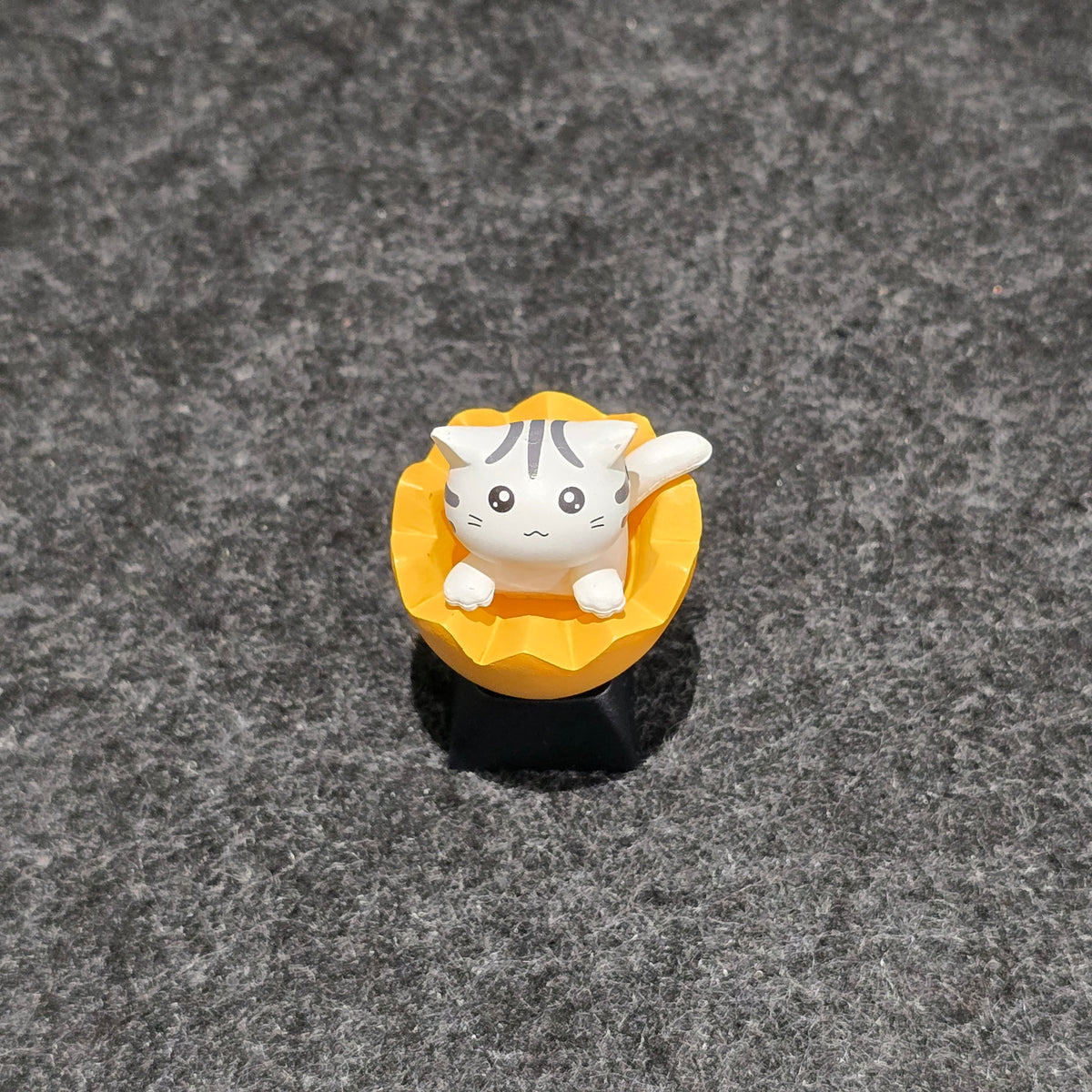 Adorable Cute Egg Shell Cats Artisan Keycap Black Base