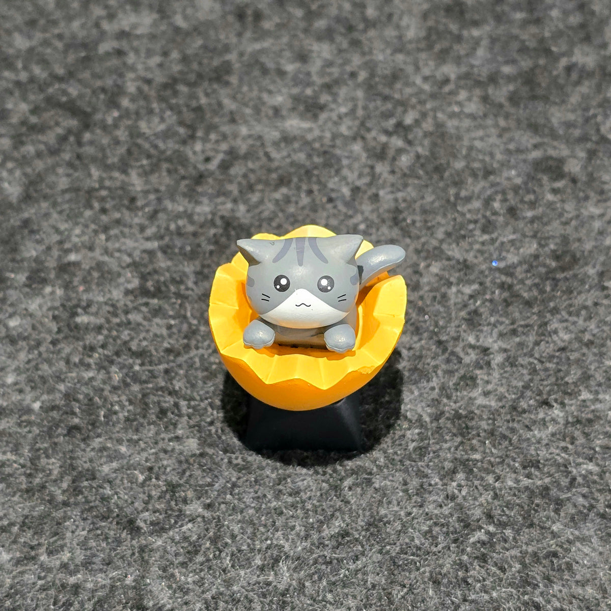 Adorable Cute Egg Shell Cats Artisan Keycap Black Base