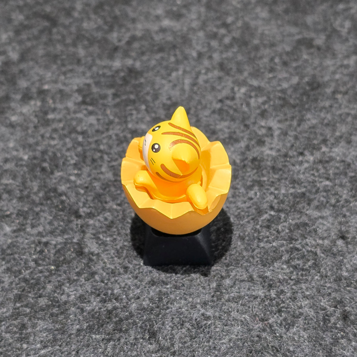 Adorable Cute Egg Shell Cats Artisan Keycap Black Base