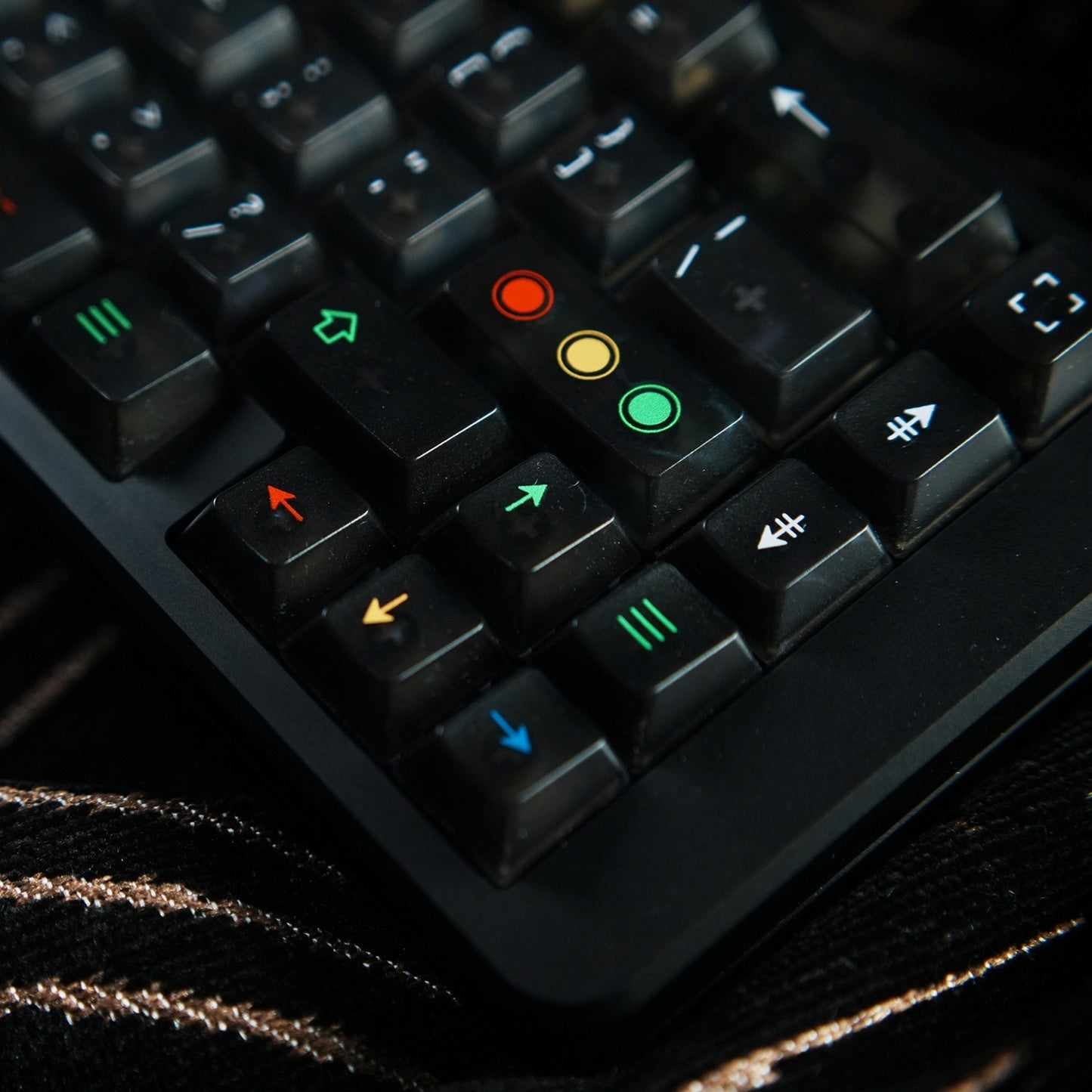 Clear Black Retro Lights Cherry Keycaps