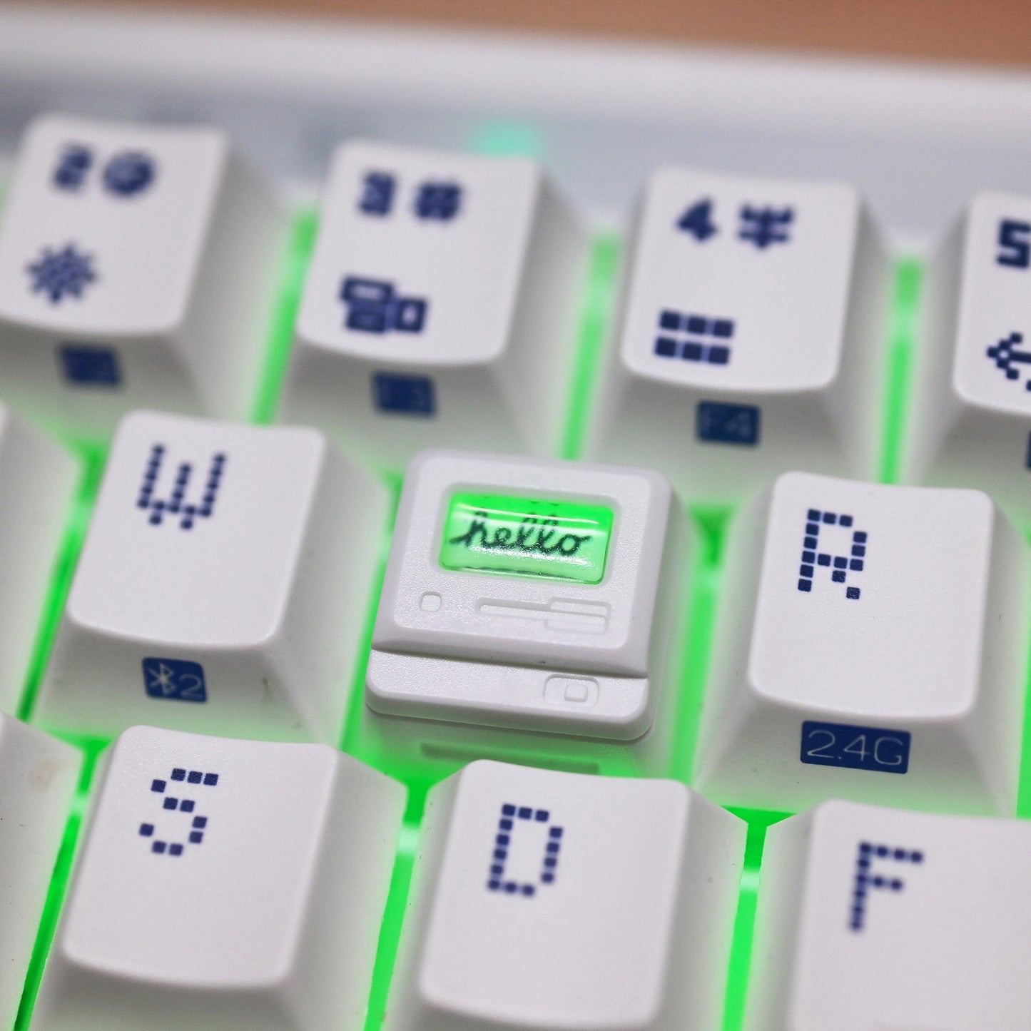 Retro Mini Gaming Pad Artisan Keycap With 3 Panels & 6 Cards Red White