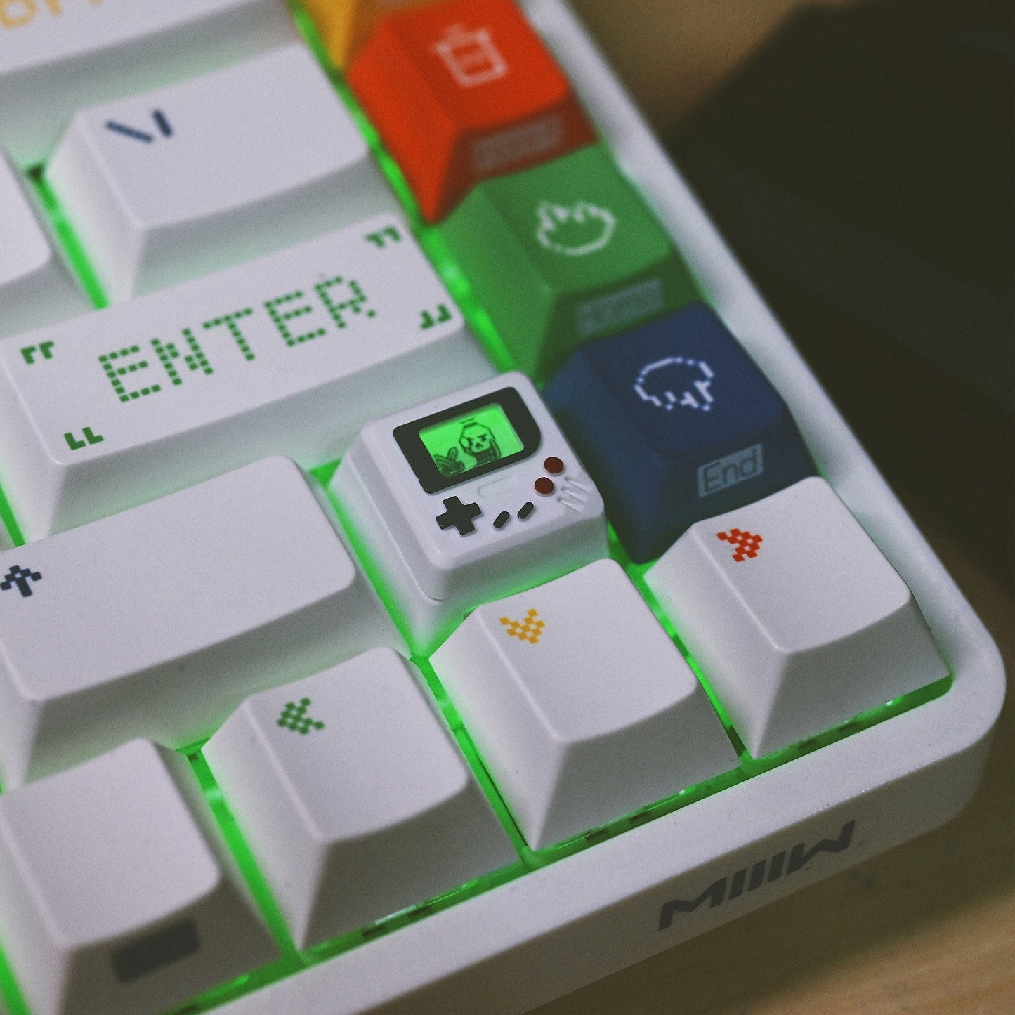 Retro Mini Gaming Pad Artisan Keycap With 3 Panels & 6 Cards Red White