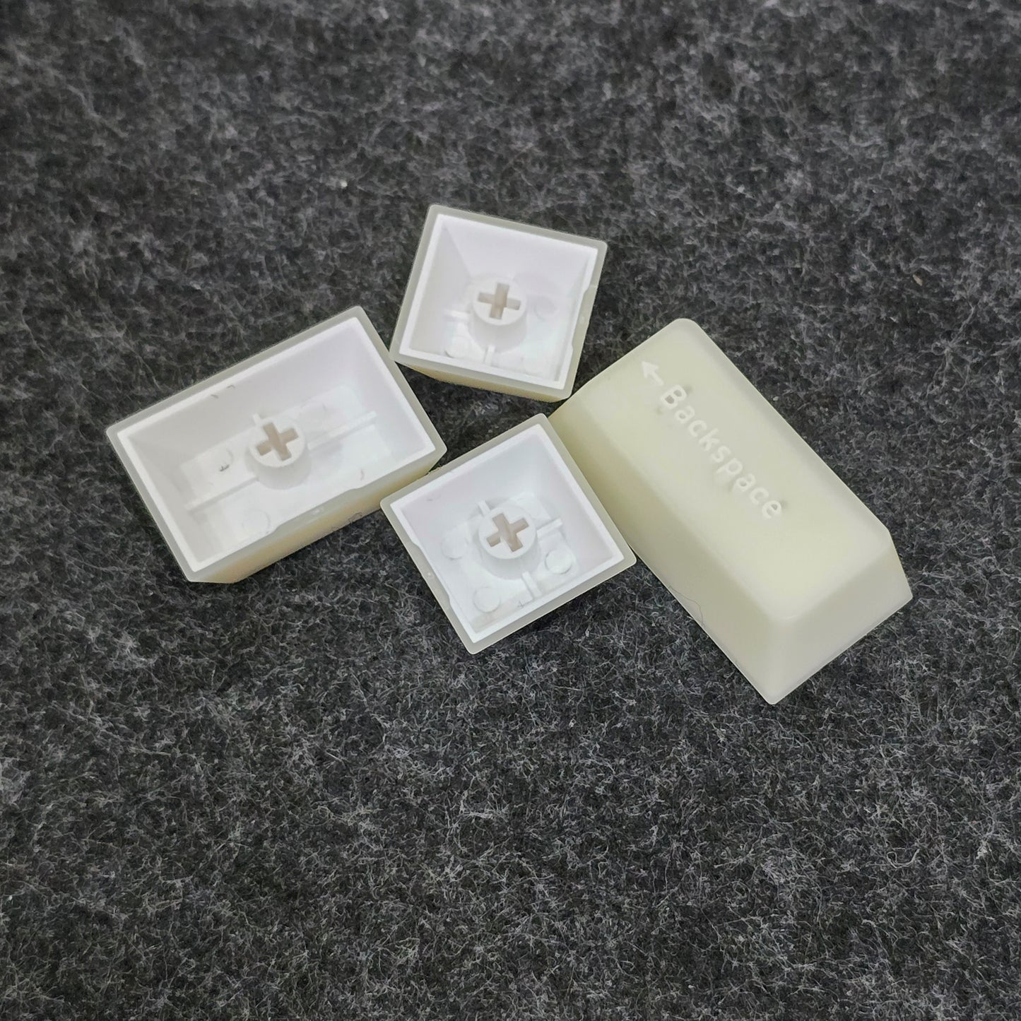 White On White Marble Style PYGA Doubleshot Keycaps