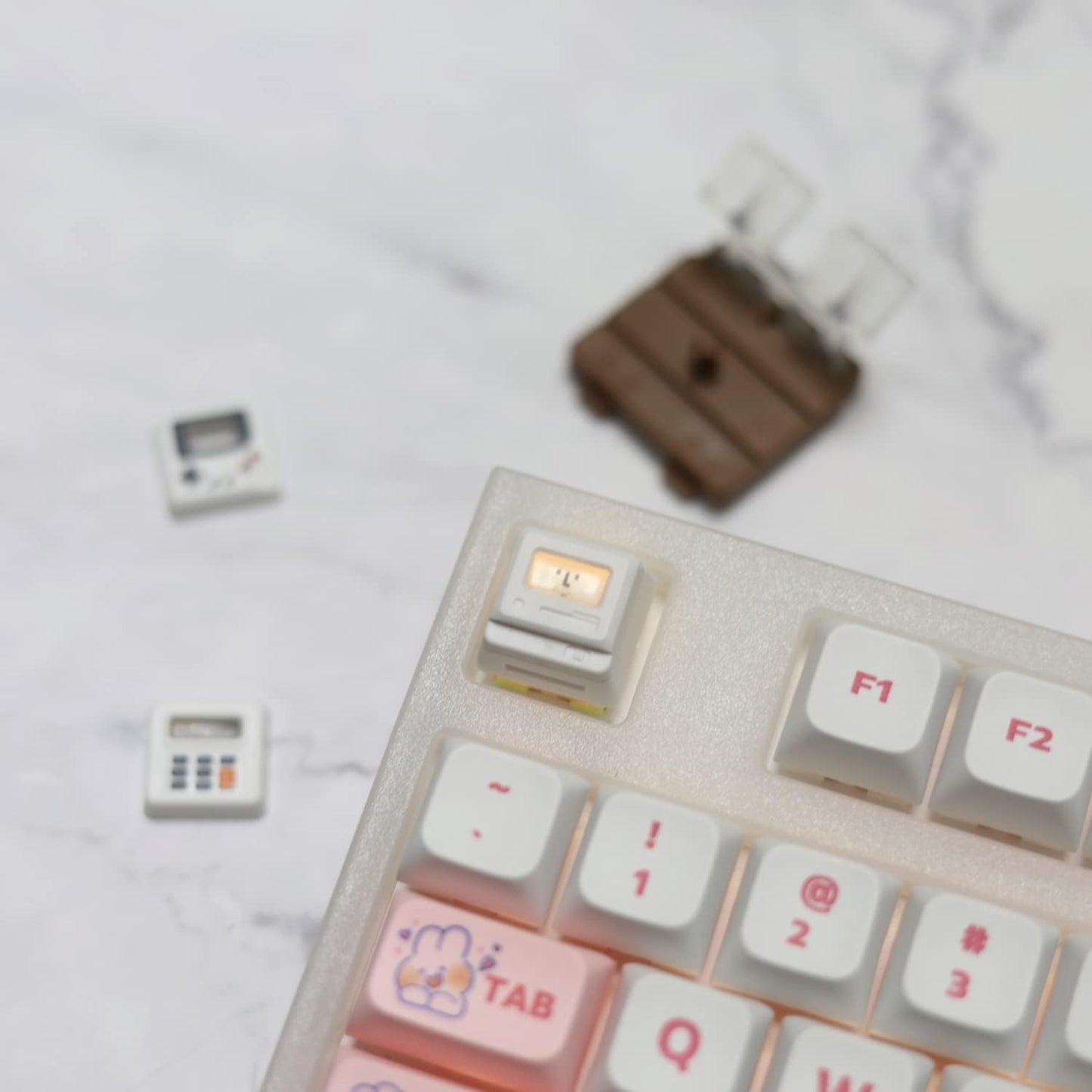 Retro Mini Gaming Pad Artisan Keycap With 3 Panels & 6 Cards Red White