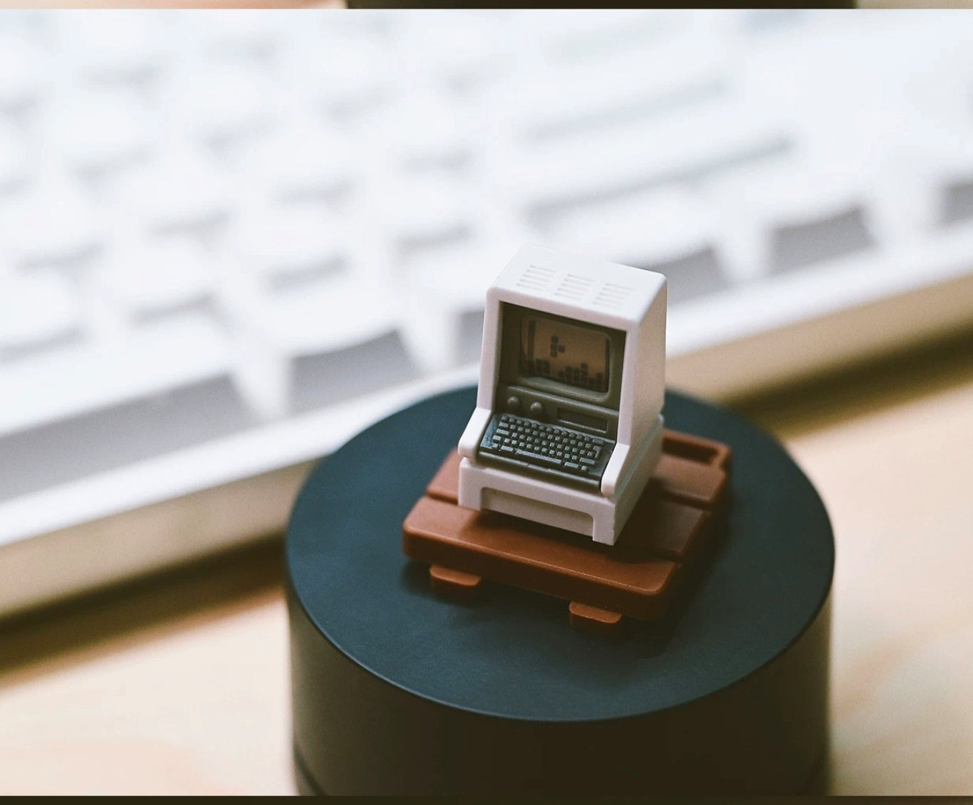 Hazeltine 1500 Retro Backlit Artisan Keycap