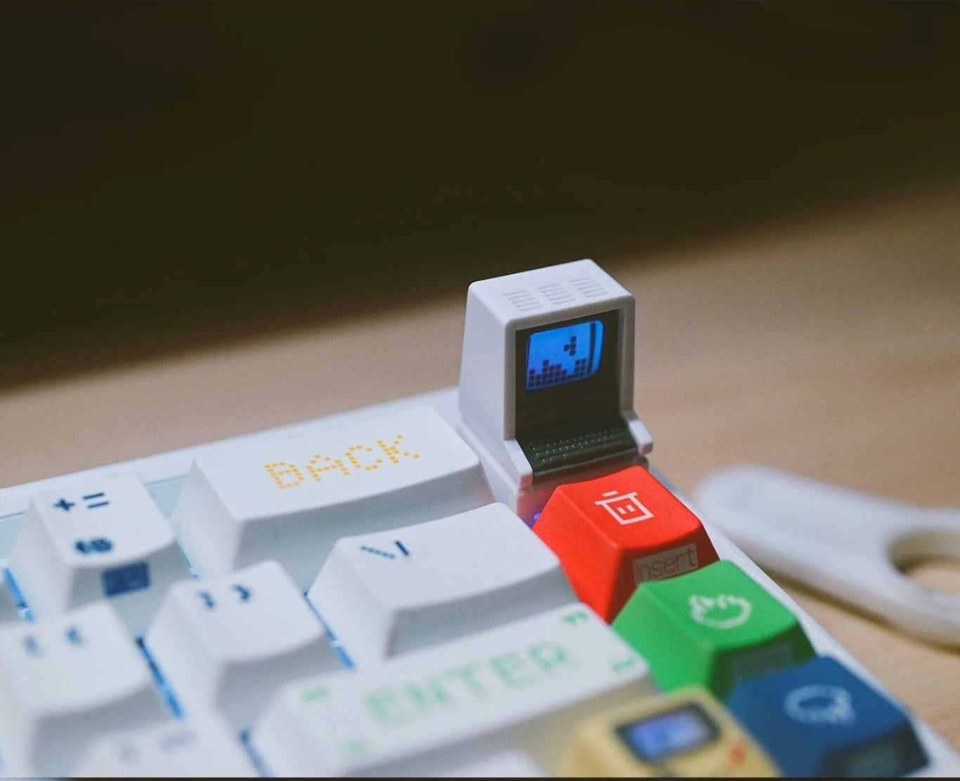 Hazeltine 1500 Retro Backlit Artisan Keycap