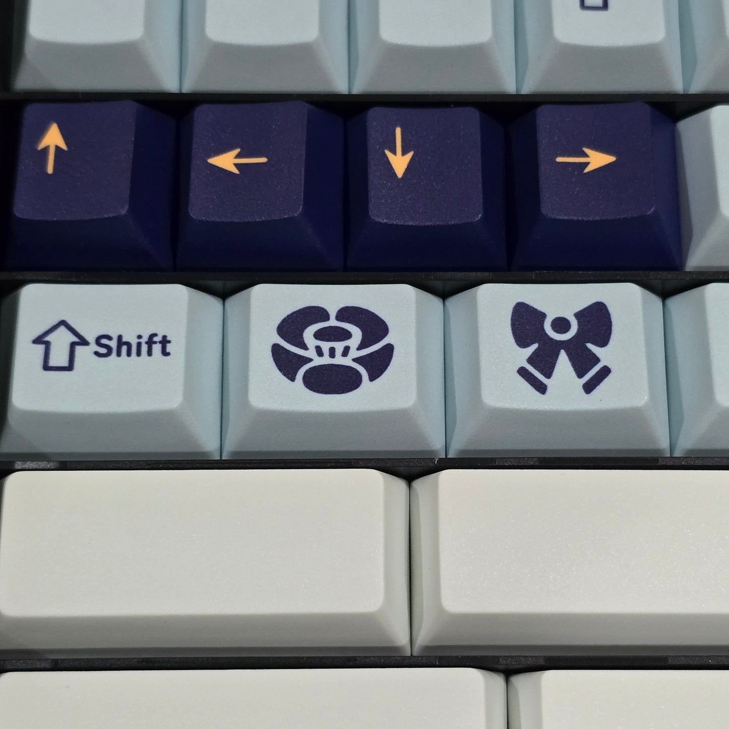 Shirasagi Inspired Premium Cherry PBT Keycaps With High Quality Keys Storage Box