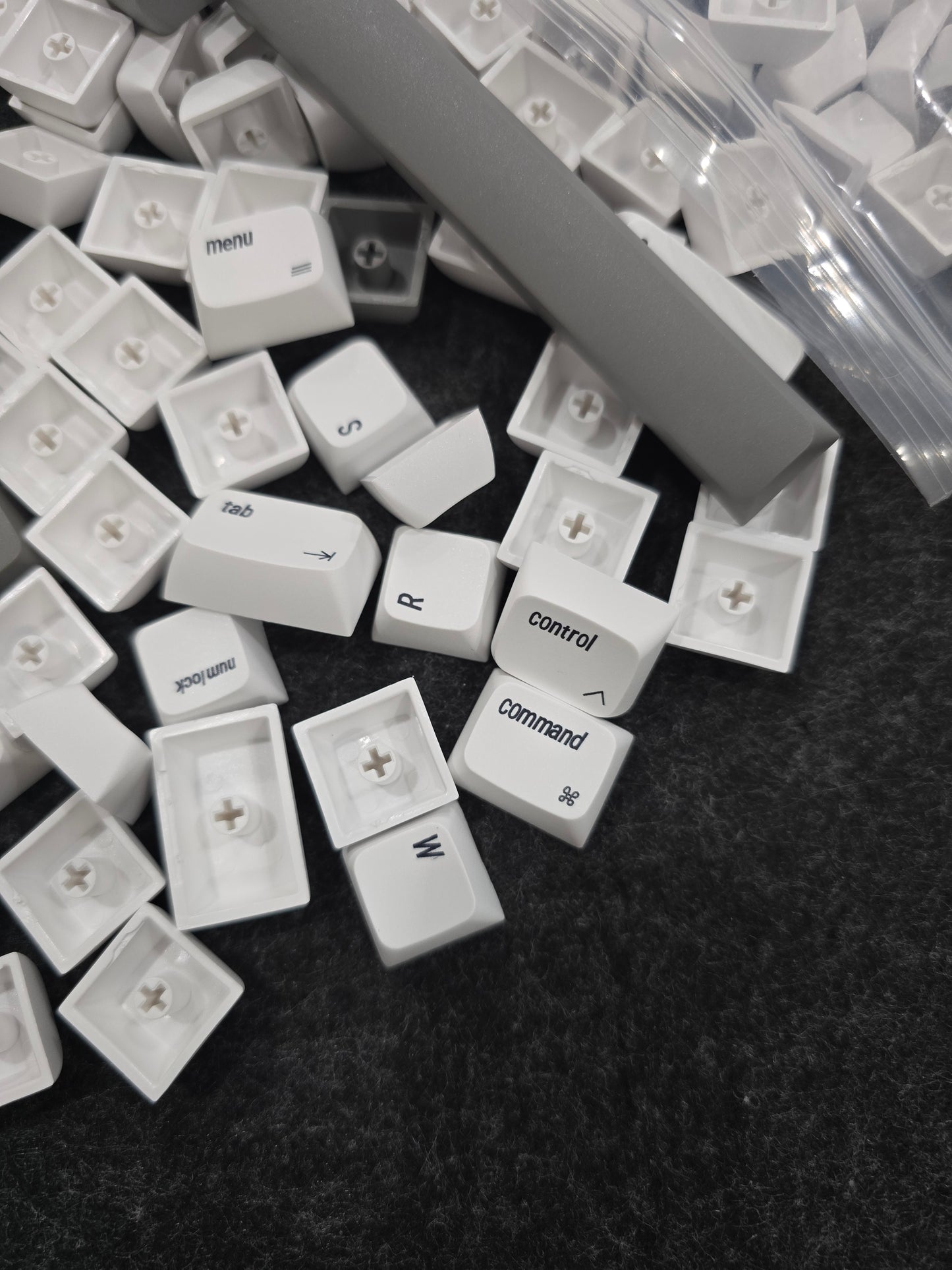 Minimalist Mac Style XDA Thick PBT Keycaps Bag Packaging.